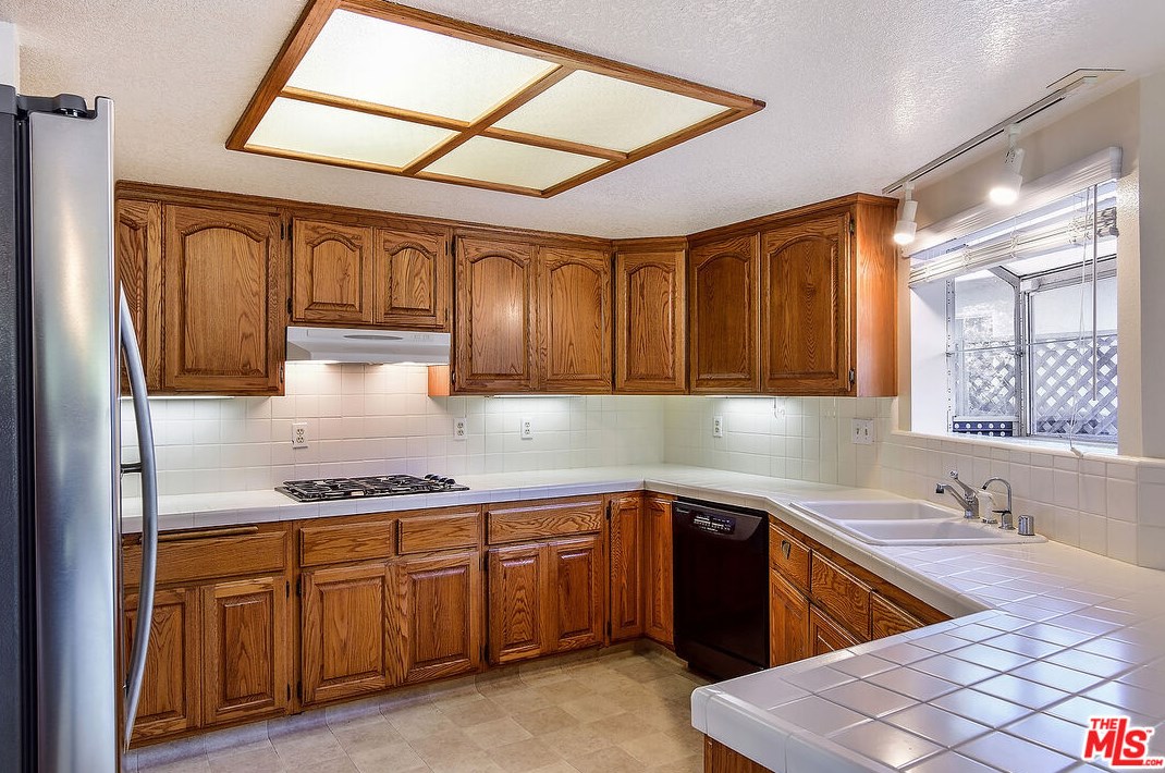6453 Nancy St, Los Angeles CA  90045-1249 exterior