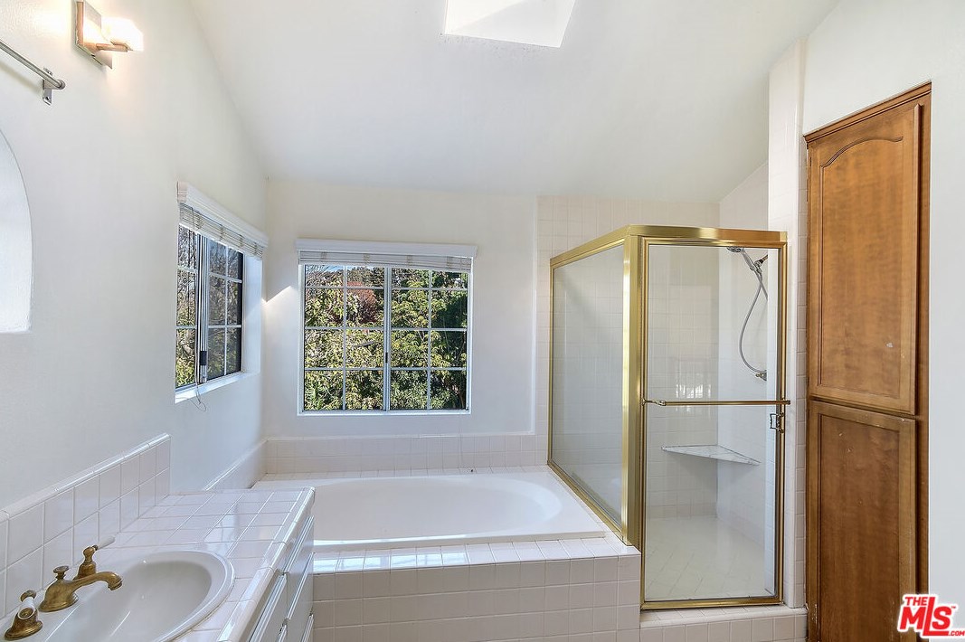 6453 Nancy St, Los Angeles CA  90045-1249 exterior