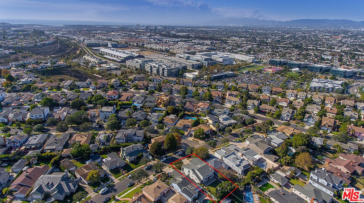 6453 Nancy St, Los Angeles CA  90045-1249 exterior