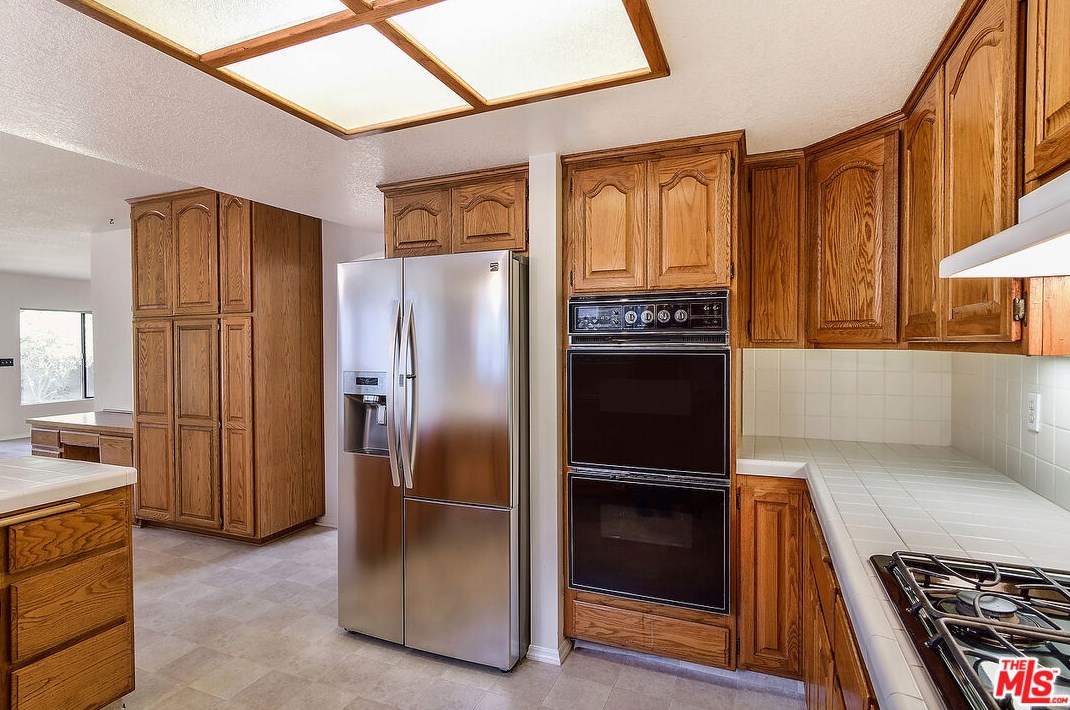 6453 Nancy St, Los Angeles CA  90045-1249 exterior