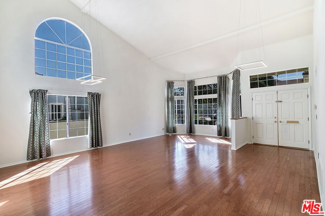 6453 Nancy St, Los Angeles, CA 90045-1249