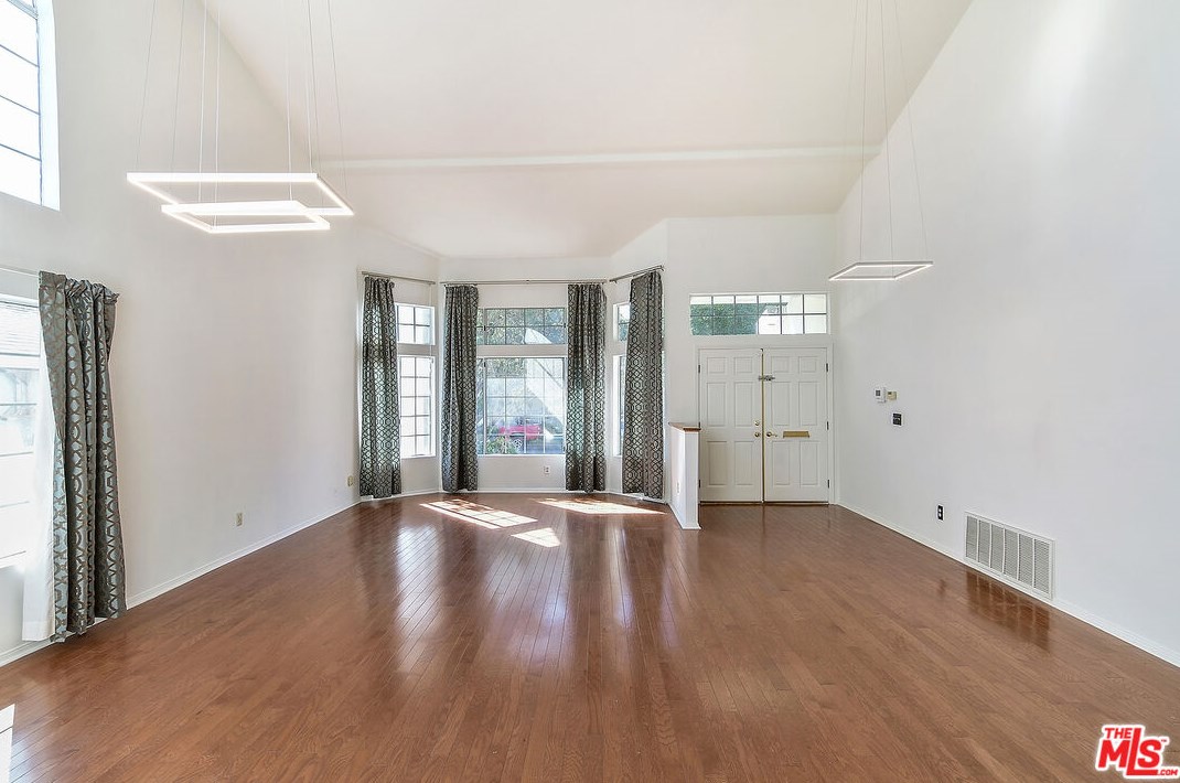 6453 Nancy St, Los Angeles CA  90045-1249 exterior