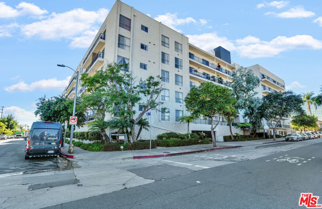 1115 Elm Dr, Los Angeles CA  90035-1143 exterior