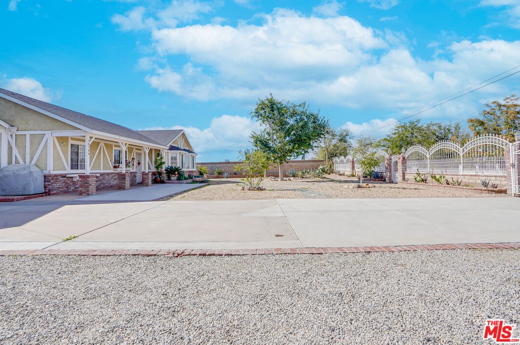 10744 E Ave R 14, Juniper Hills, CA 93543