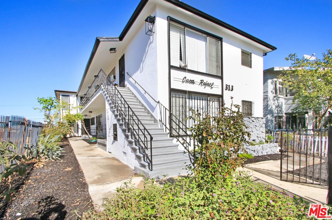 313 Union Ave, Los Angeles CA  90026-5445 exterior