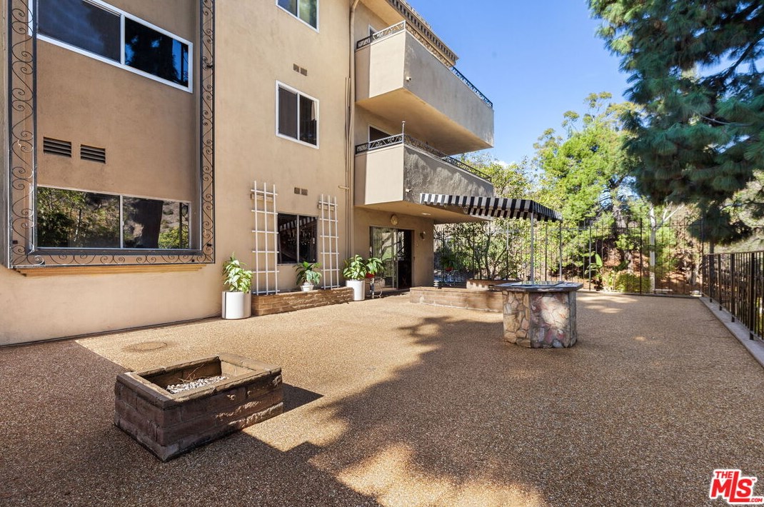 6704 Hillpark Dr #102, Los Angeles, CA 90068