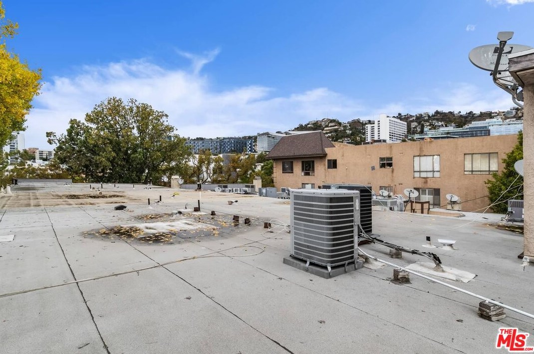 1114 Kings Rd, Los Angeles CA  90069-5471 exterior