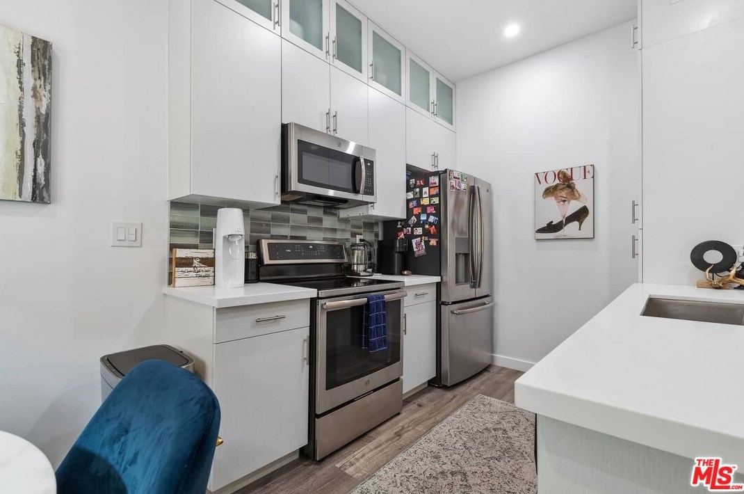 1114 Kings Rd, Los Angeles CA  90069-5471 exterior