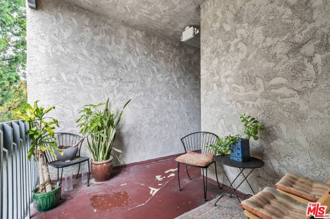 1114 Kings Rd, Los Angeles CA  90069-5471 exterior