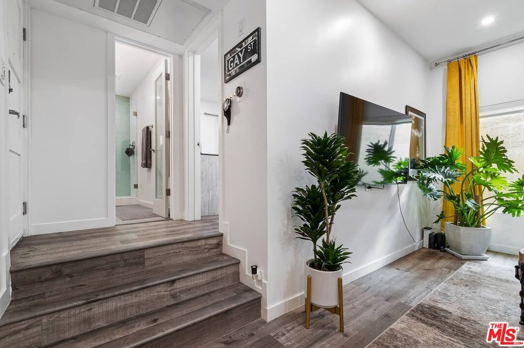 1114 Kings Rd, Los Angeles CA  90069-5471 exterior