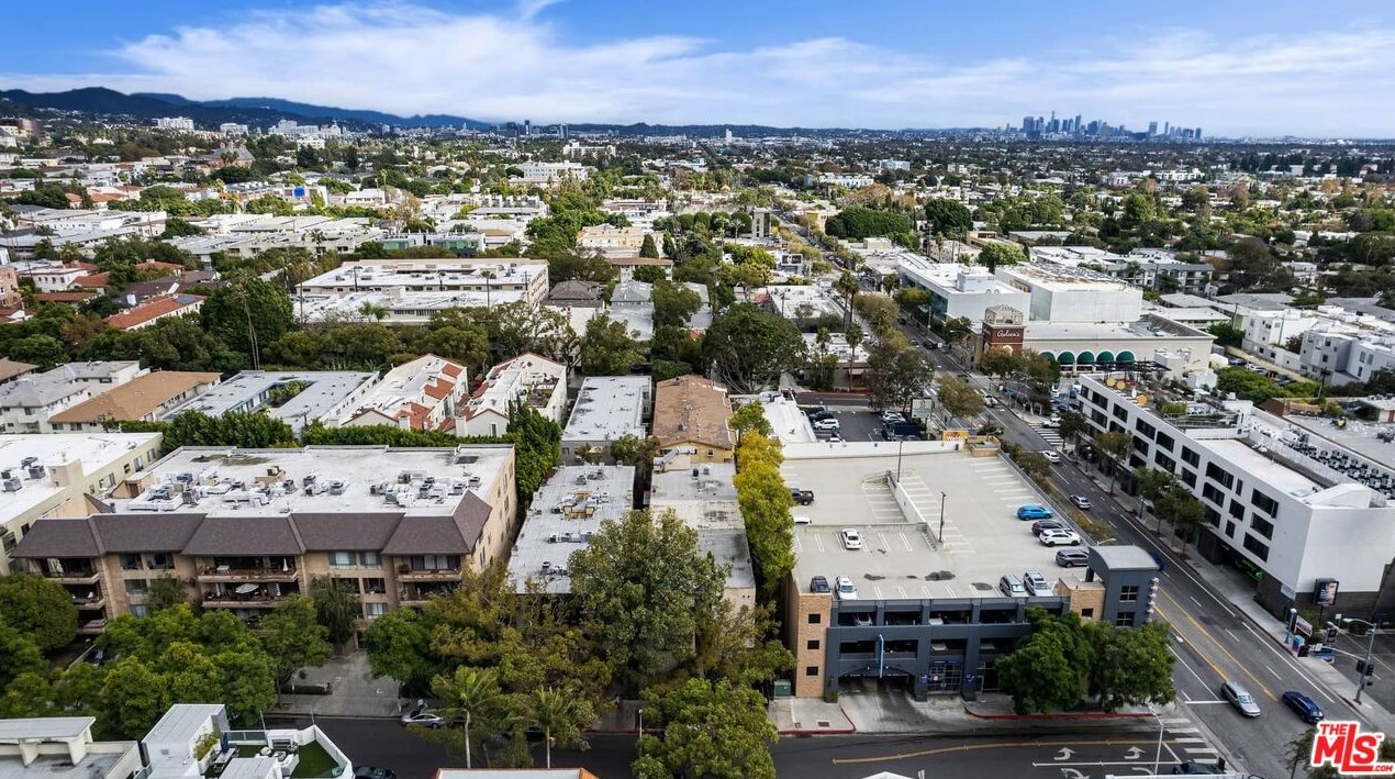 1114 Kings Rd, Los Angeles CA  90069-5471 exterior