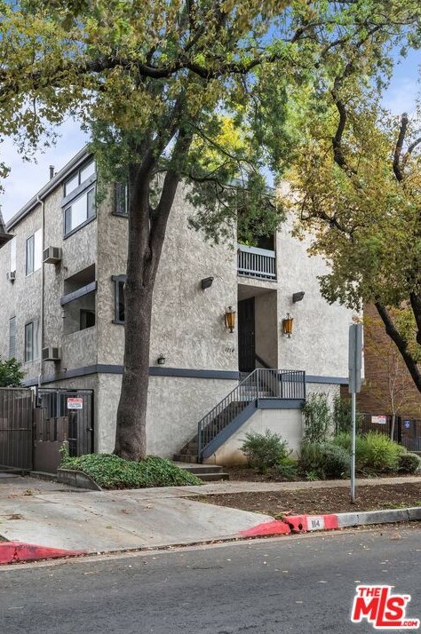 1114 Kings Rd, Los Angeles, CA 90069-2842