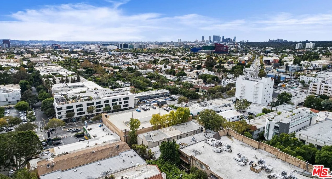 1114 Kings Rd, Los Angeles CA  90069-5471 exterior