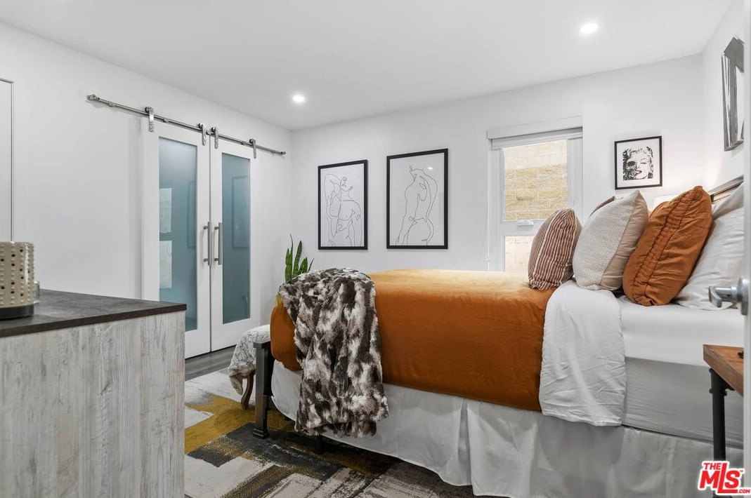 1114 Kings Rd, Los Angeles CA  90069-5471 exterior