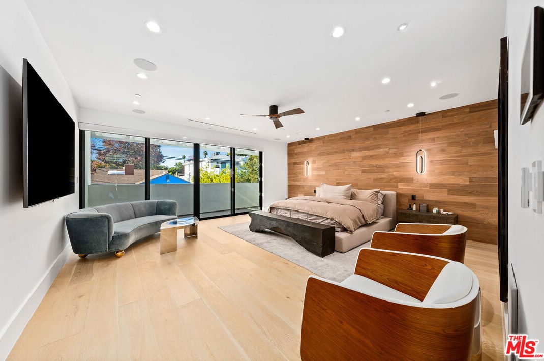 2739 Oakhurst Ave, Los Angeles CA  90034-1850 exterior