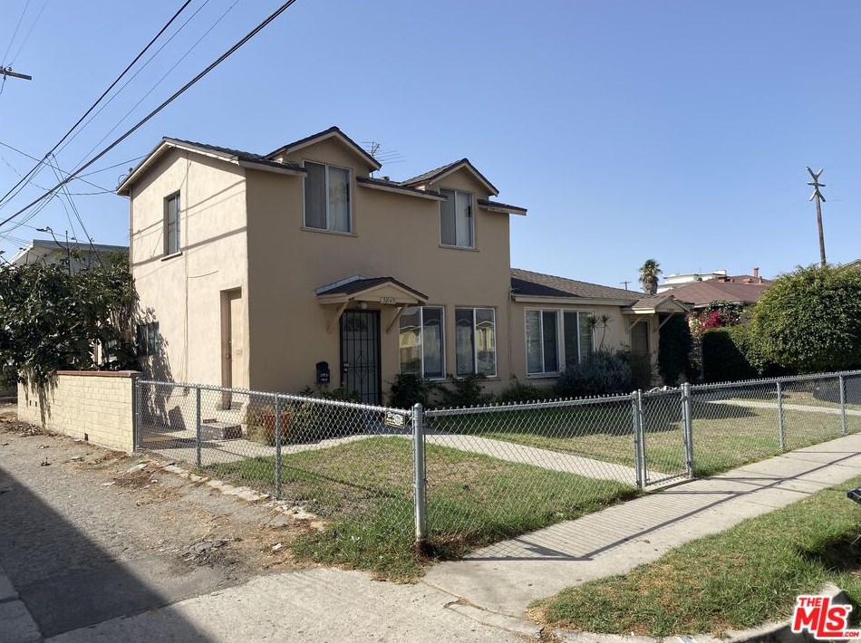 3843 Wade St, Los Angeles CA  90066-4203 exterior