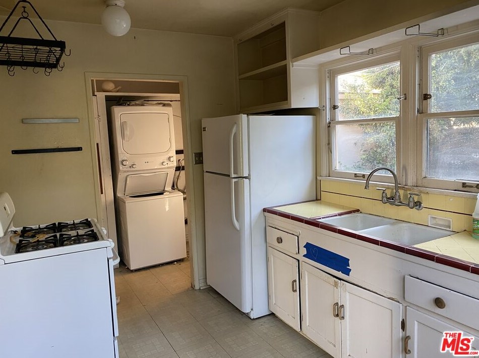 3843 Wade St, Los Angeles CA  90066-4203 exterior