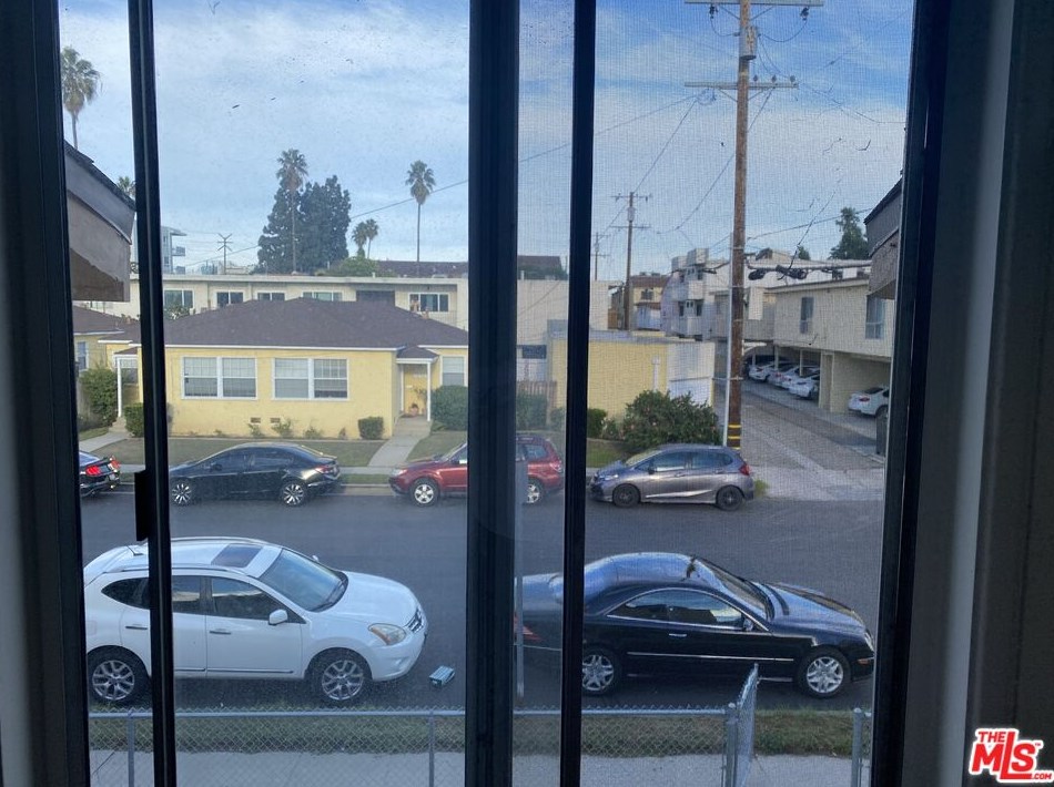 3843 Wade St, Los Angeles CA  90066-4203 exterior
