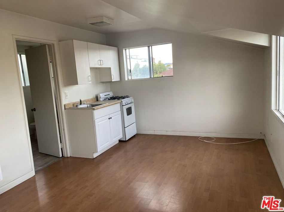 3843 Wade St, Los Angeles CA  90066-4203 exterior