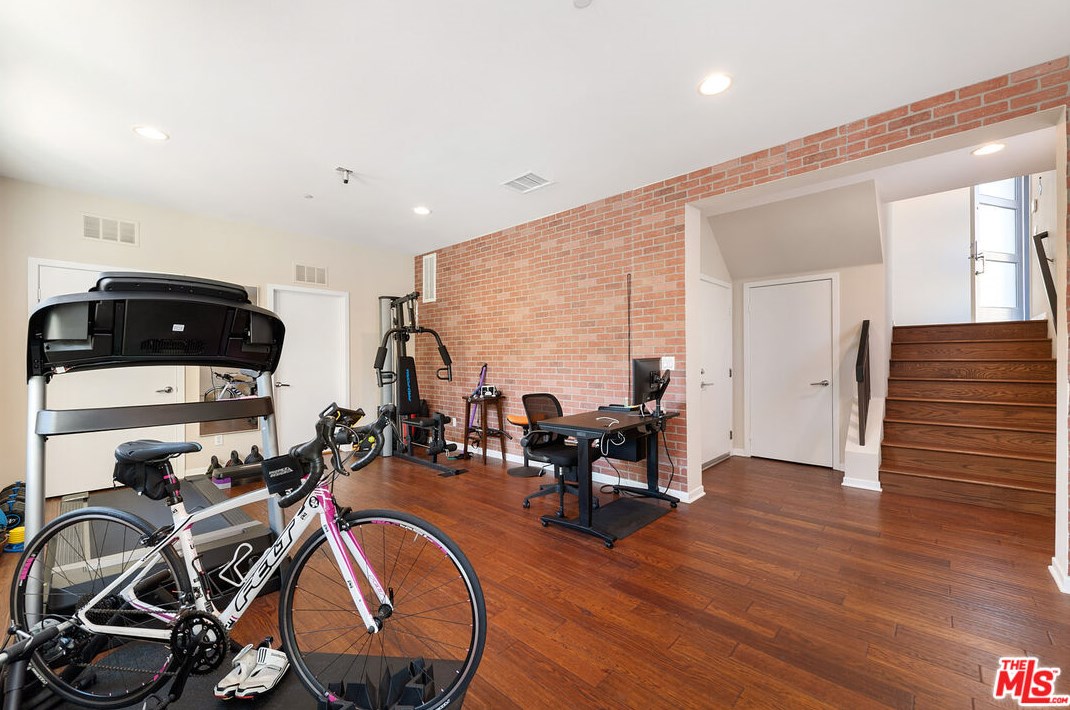 6411 Dawn Crk, Los Angeles CA  90094-2376 exterior
