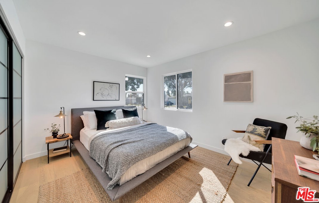 8806 Bleriot Ave, Los Angeles CA  90045-4108 exterior