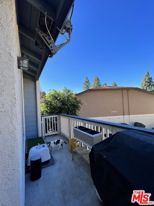 2450 Pleasant Way, Thousand Oaks CA 91362-3274 exterior