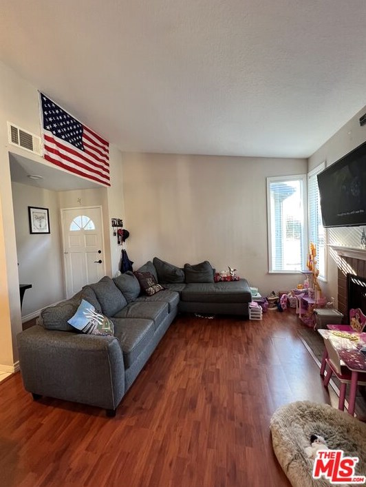 2450 Pleasant Way #l, Thousand Oaks, CA 91362