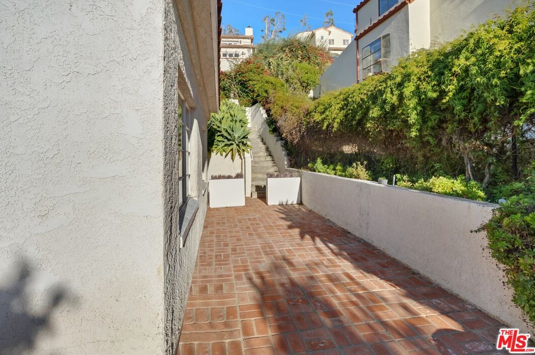 2847 Searidge St, Malibu, CA 90265-2967