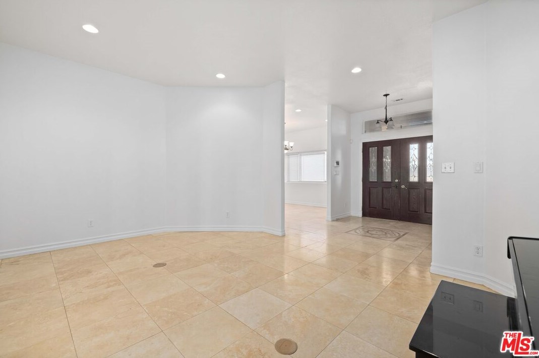 7458 Elder Ave, Tropico Village, CA 93560-7487