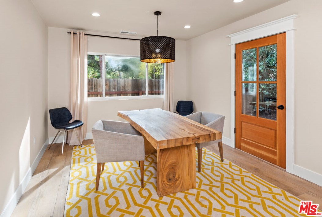 10509 Andora Ave, Chatsworth CA  91311-2004 exterior