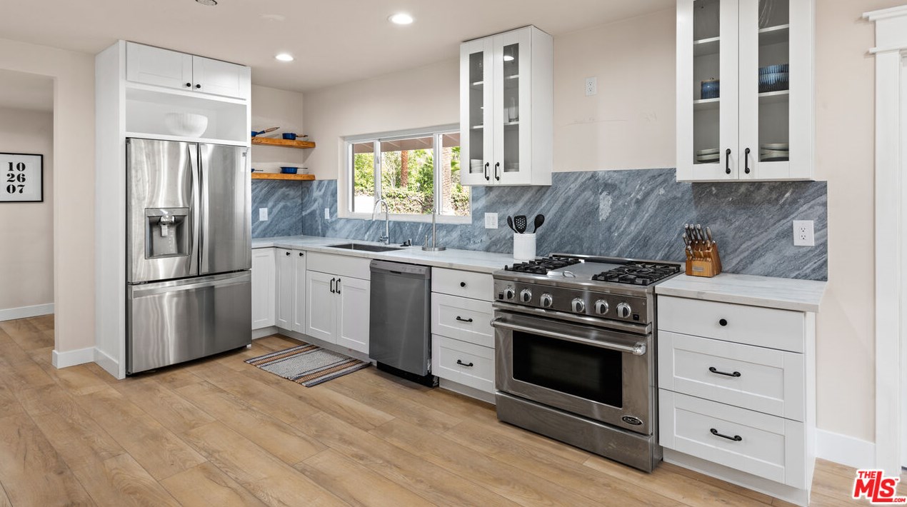 10509 Andora Ave, Chatsworth CA  91311-2004 exterior
