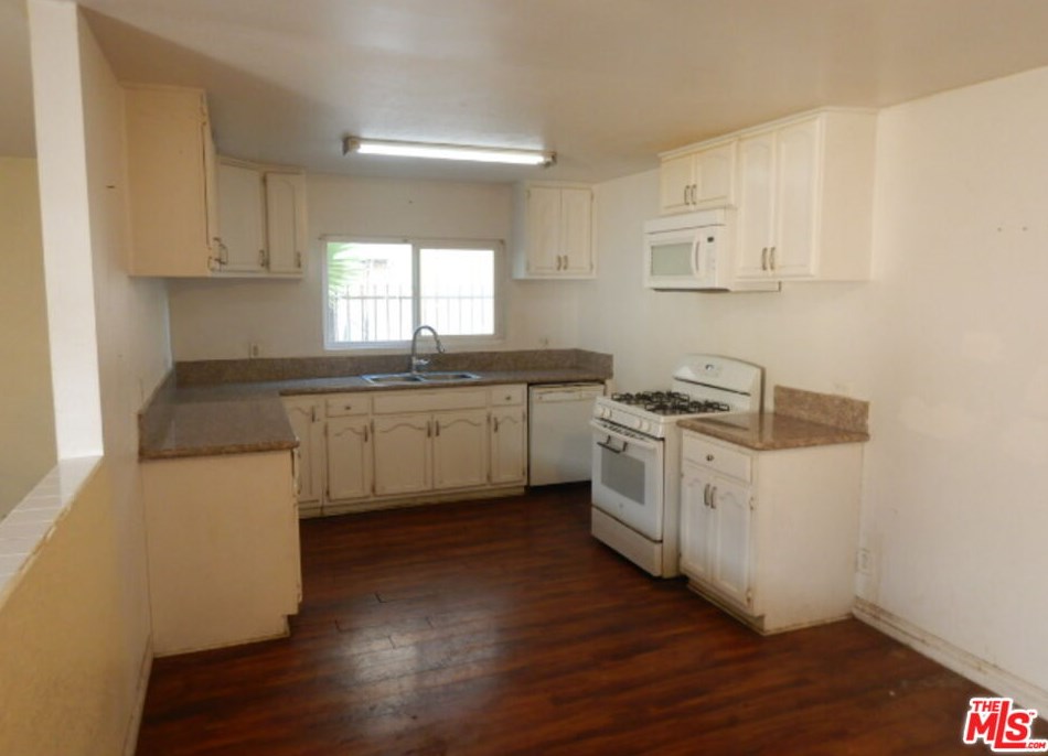 1240 94th St, Los Angeles CA  90044-1917 exterior