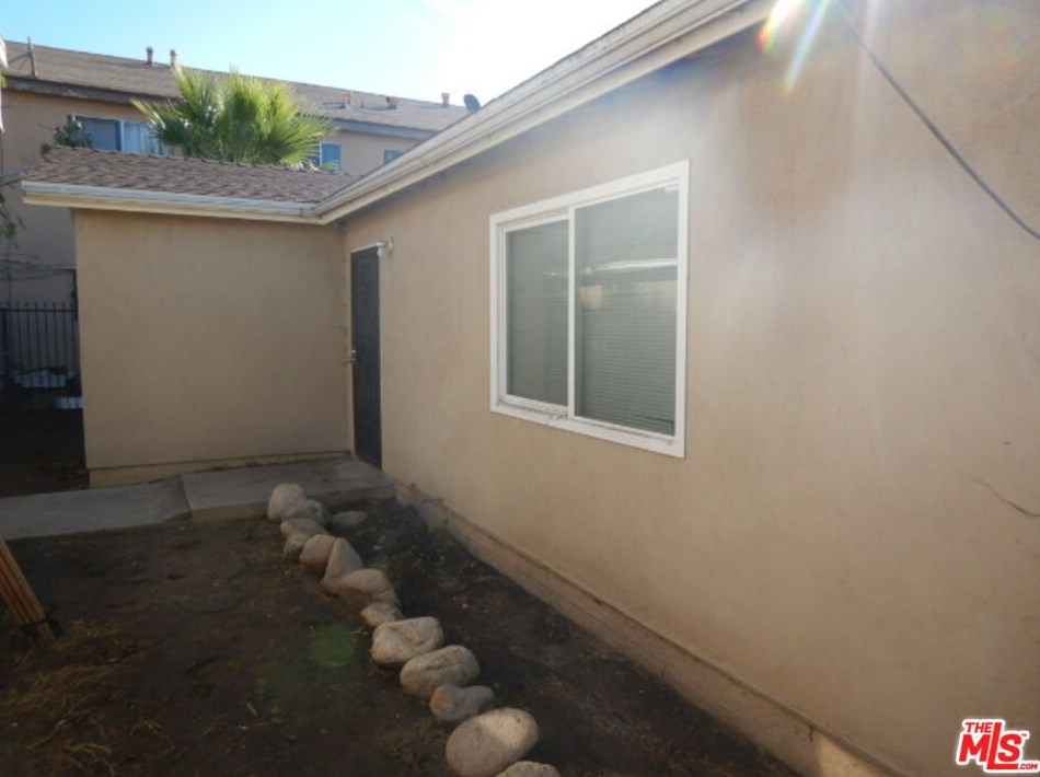 1240 94th St, Los Angeles CA  90044-1917 exterior