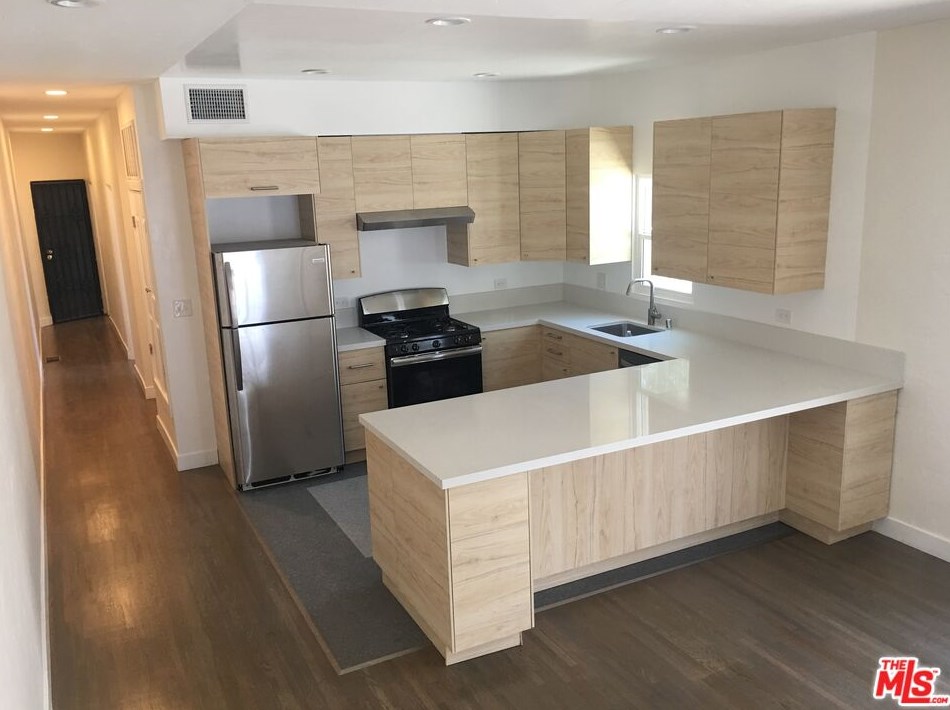 3429 Edgehill Dr, Los Angeles, CA 90018-3640
