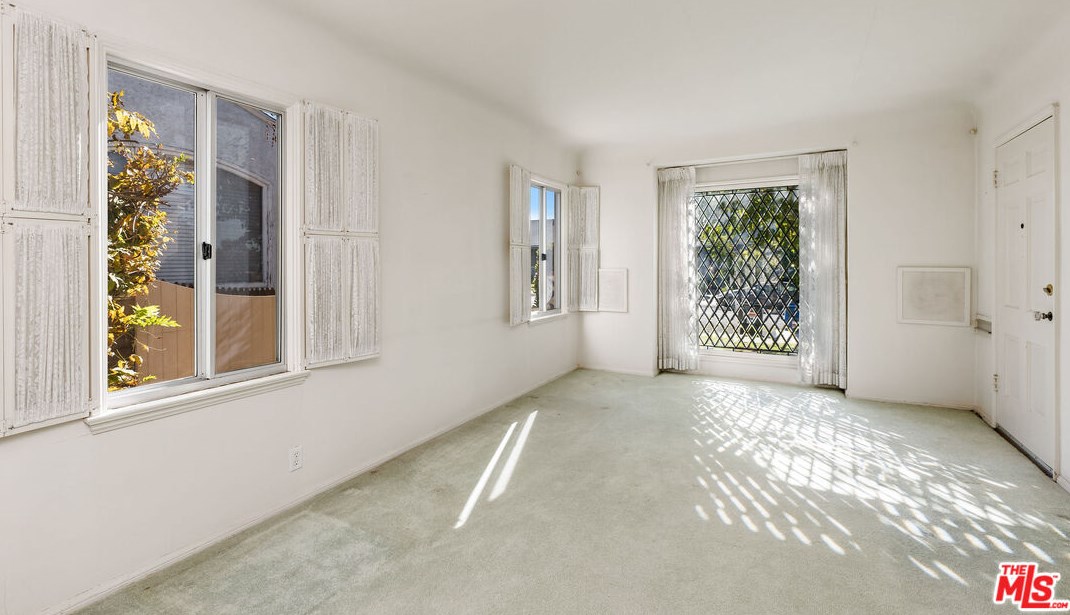 6375 82nd St, Los Angeles, CA 90045-2876