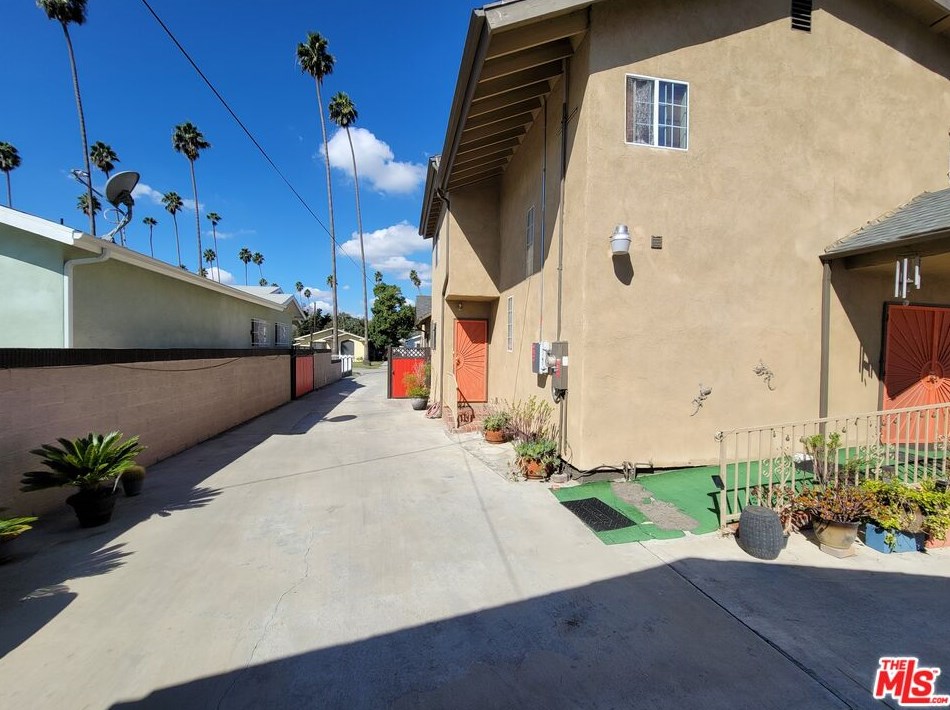 4188 2nd Ave, Los Angeles, CA 90008-4042