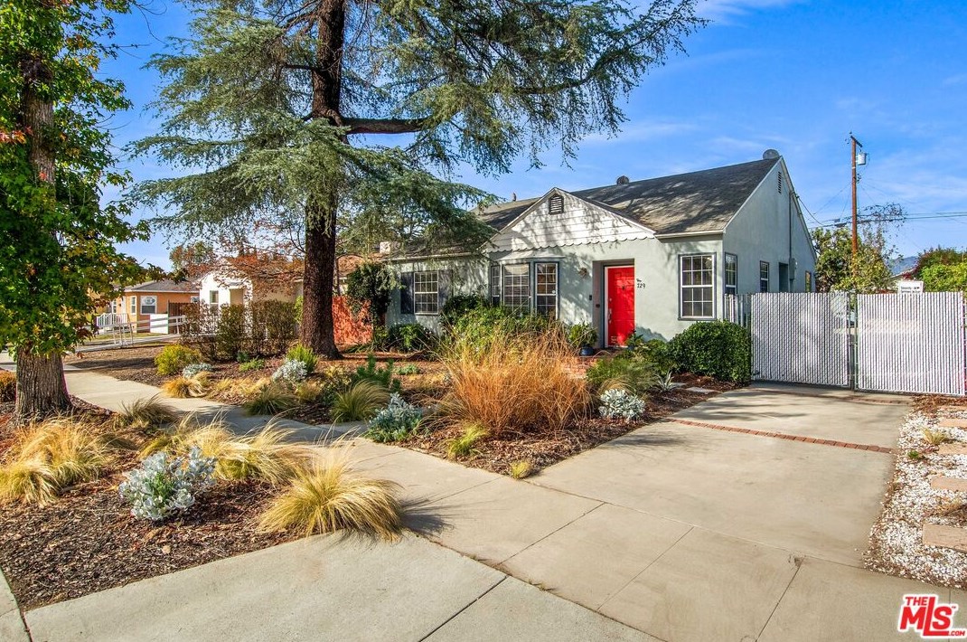 729 Jefferson Ave, Pomona, CA 91767-4039