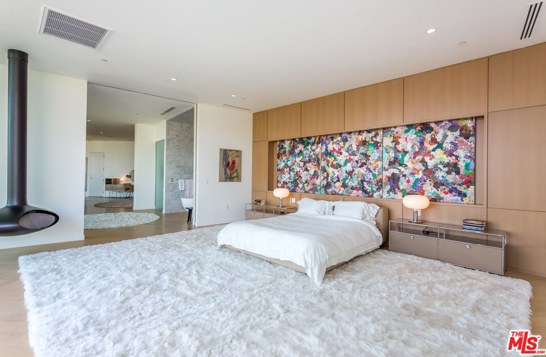 1546 Viewsite Dr, Los Angeles CA  90069-1323 exterior
