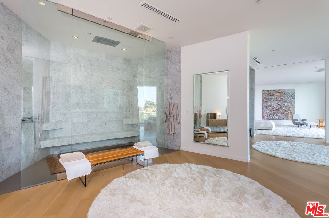 1546 Viewsite Dr, Los Angeles CA  90069-1323 exterior
