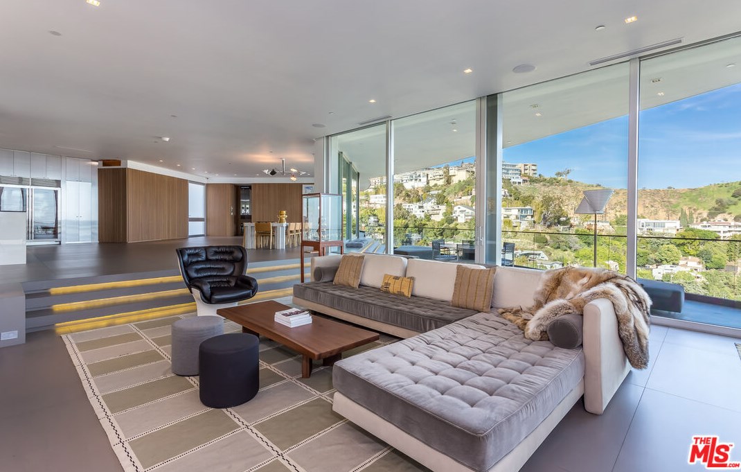 1546 Viewsite Dr, Los Angeles CA  90069-1323 exterior