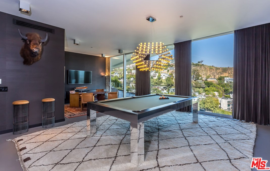 1546 Viewsite Dr, Los Angeles CA  90069-1323 exterior