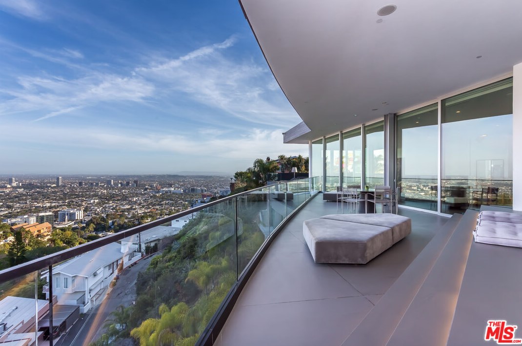 1546 Viewsite Dr, Los Angeles CA  90069-1323 exterior