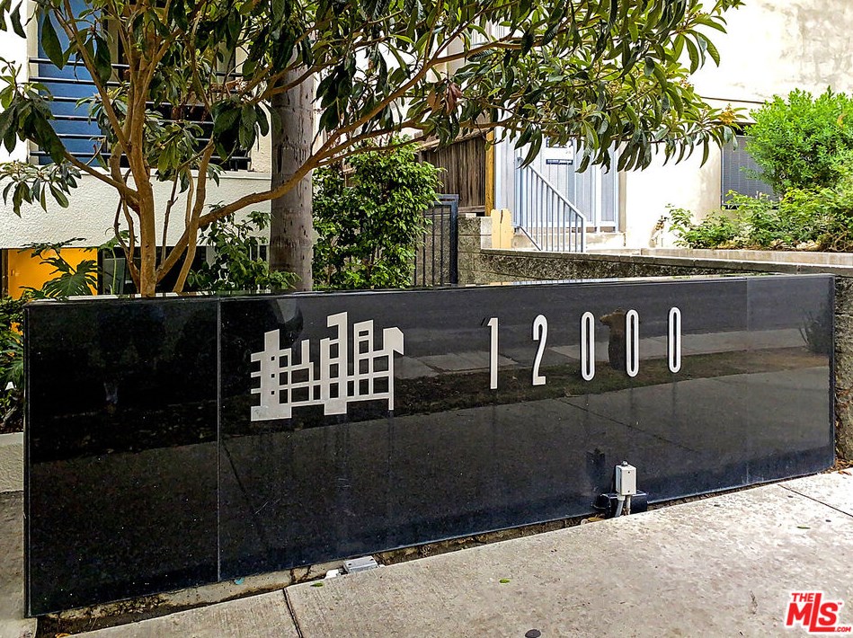 12000 Goshen Ave, Los Angeles CA  90049-6395 exterior