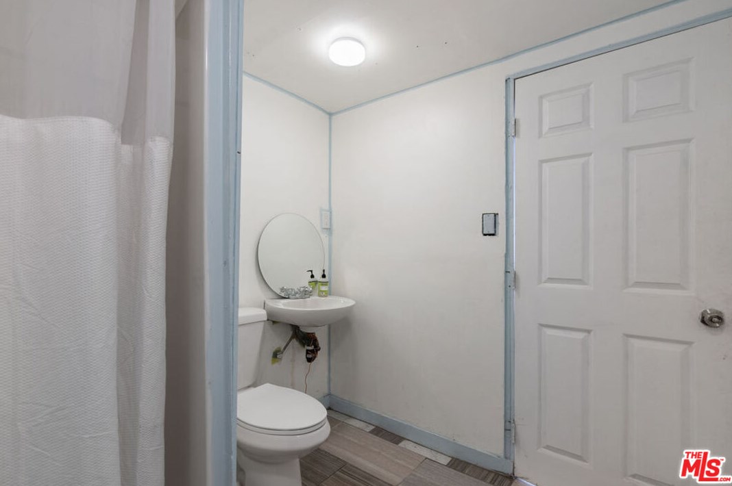 1013 52nd St, Los Angeles CA  90011-4605 exterior