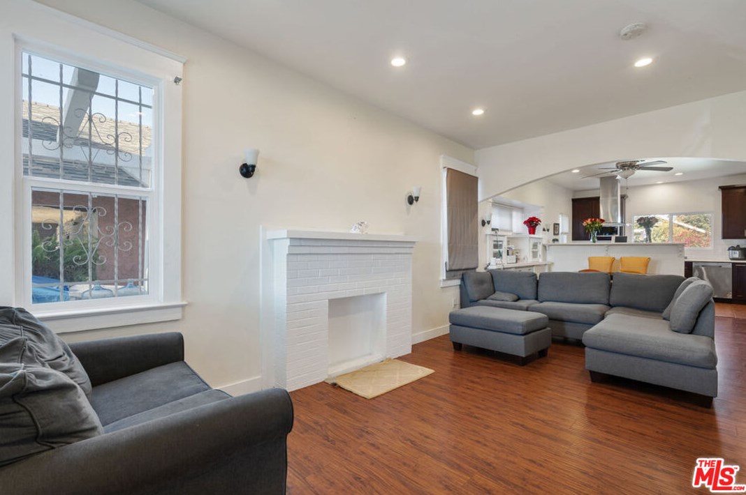 1013 52nd St, Los Angeles CA  90011-4605 exterior