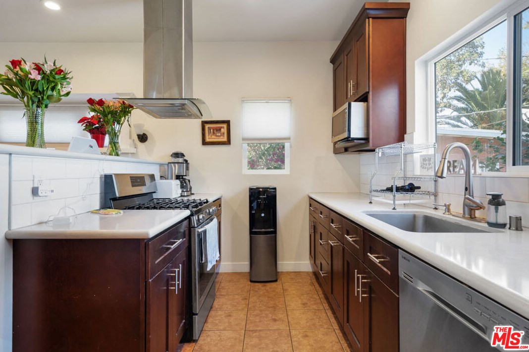 1013 52nd St, Los Angeles CA  90011-4605 exterior