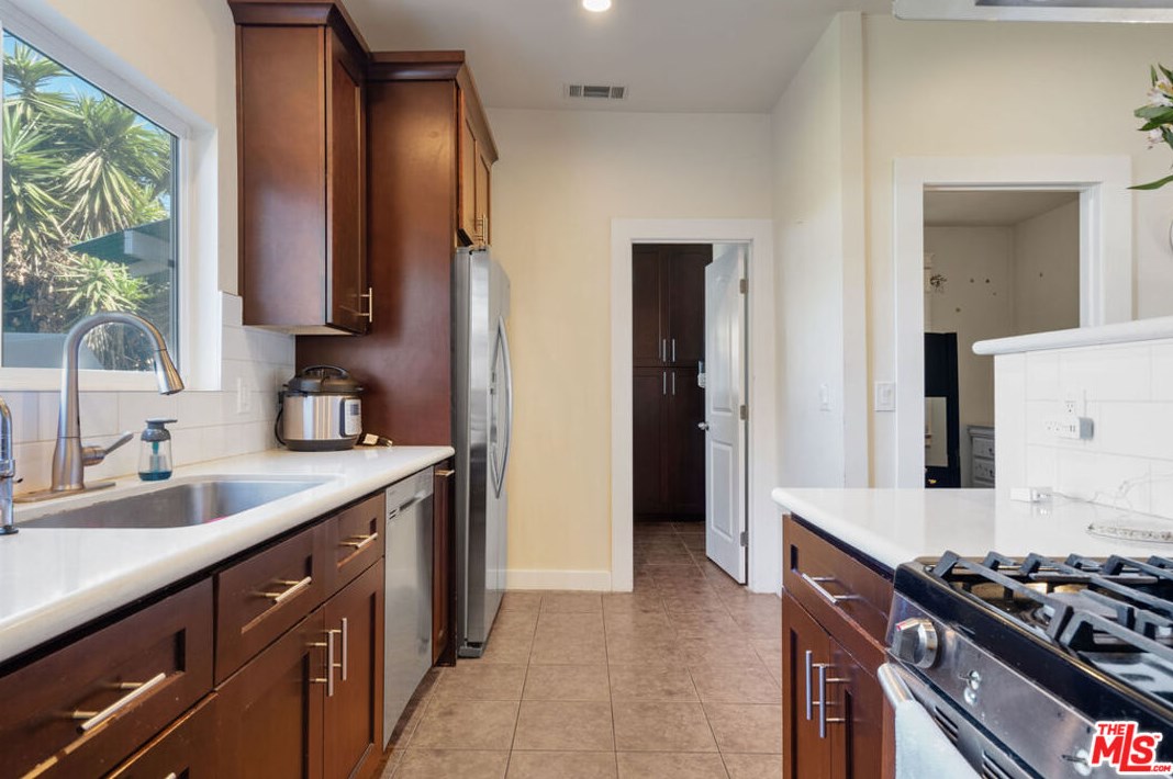 1013 52nd St, Los Angeles CA  90011-4605 exterior