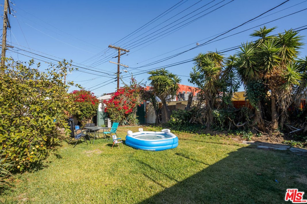 1013 52nd St, Los Angeles CA  90011-4605 exterior