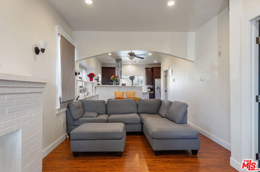 1013 52nd St, Los Angeles CA  90011-4605 exterior