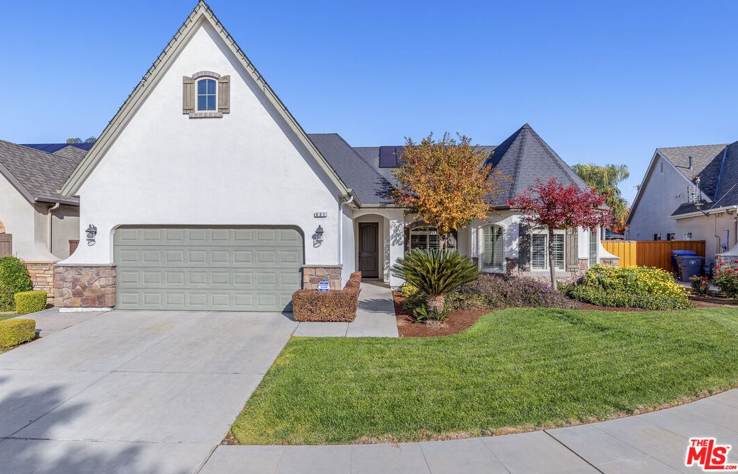 421 W Warwick Ave, Clovis, CA 93619
